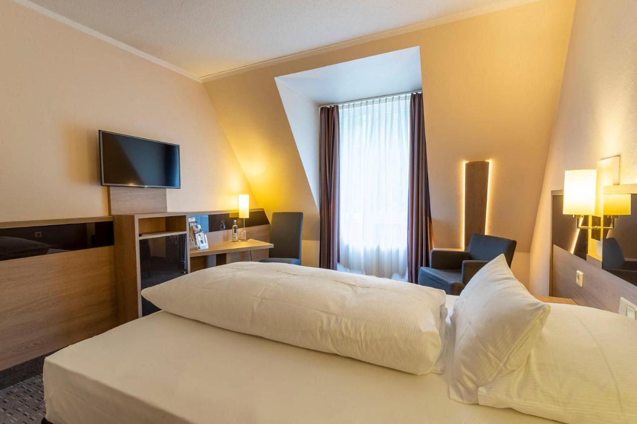 Parkhotel Berghoelzchen Хильдесхайм Экстерьер фото