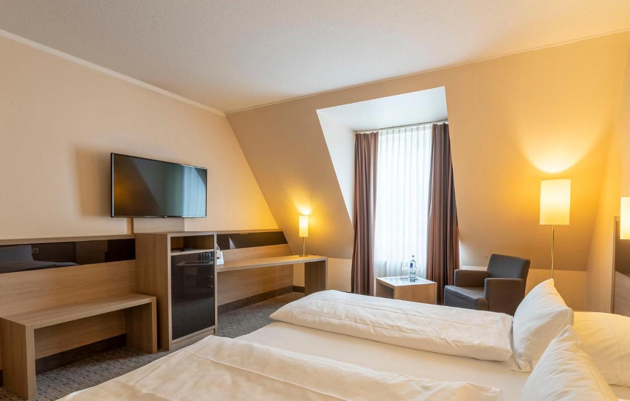Parkhotel Berghoelzchen Хильдесхайм Экстерьер фото